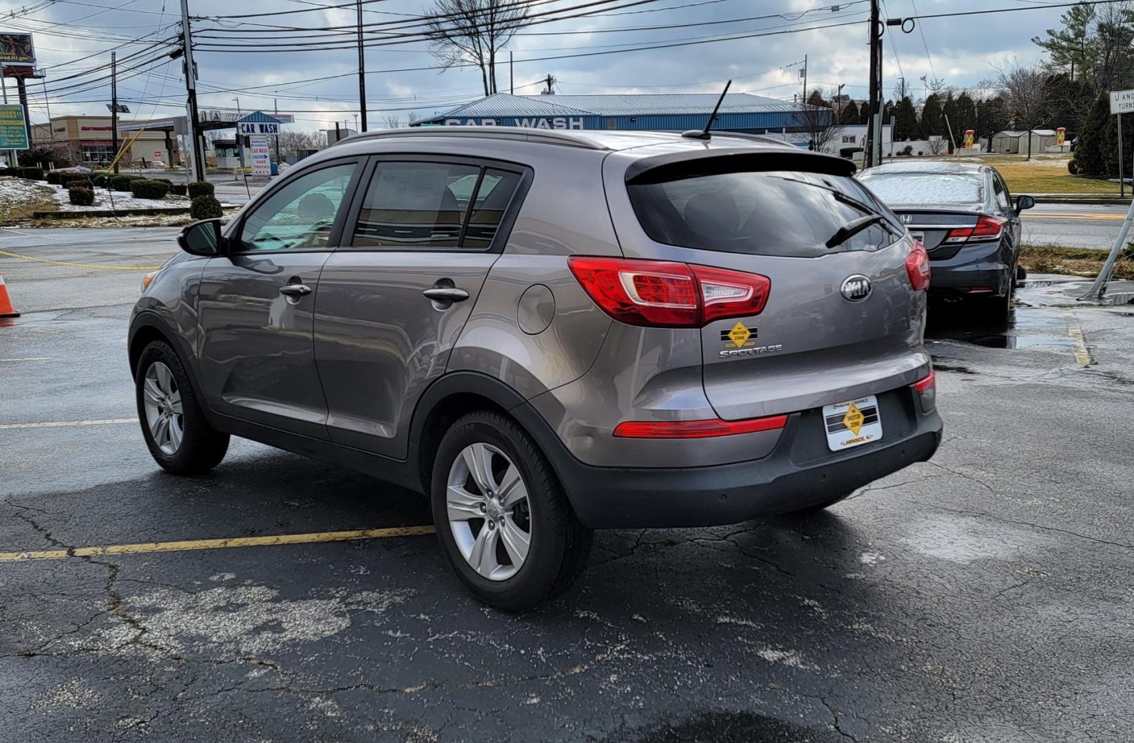 2013 Gray /Black Kia Sportage LX FWD (KNDPB3A22D7) with an 2.4 Liter engine, 6-Speed Automatic transmission, located at 341 N White Horse Pike, Lawnside, NJ, 08045, (856) 262-9500, 39.855621, -75.027451 - Photo#3